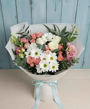 Букет цветов из:  Розы, Лизиантусы и Хризантемы в Тёплом