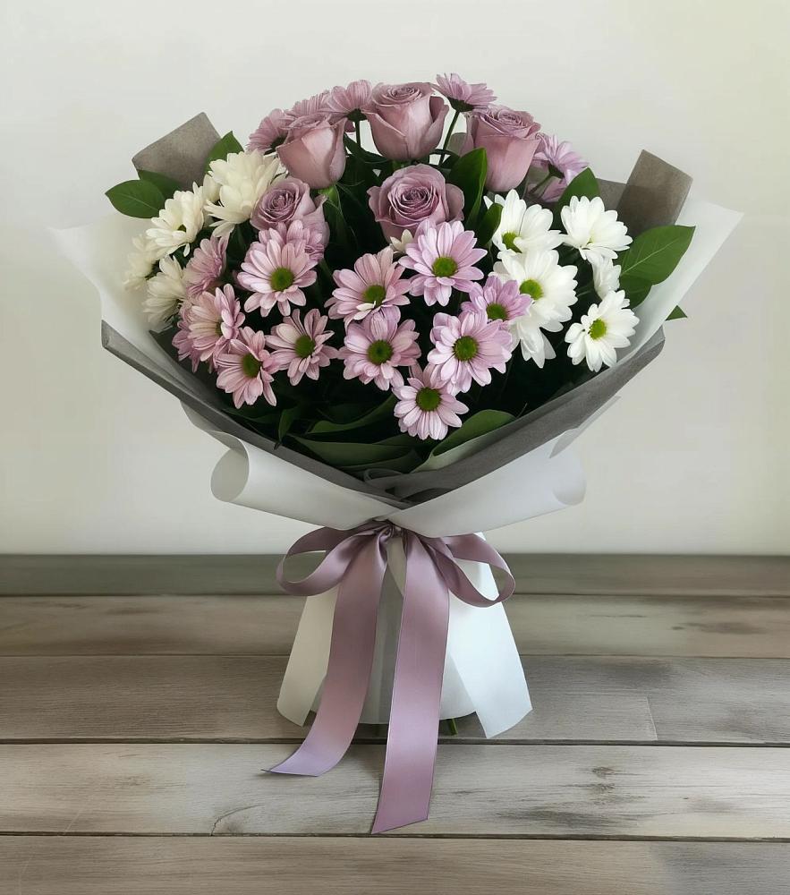 Букет цветов из: Хризантемы и Розы в Тёплом
