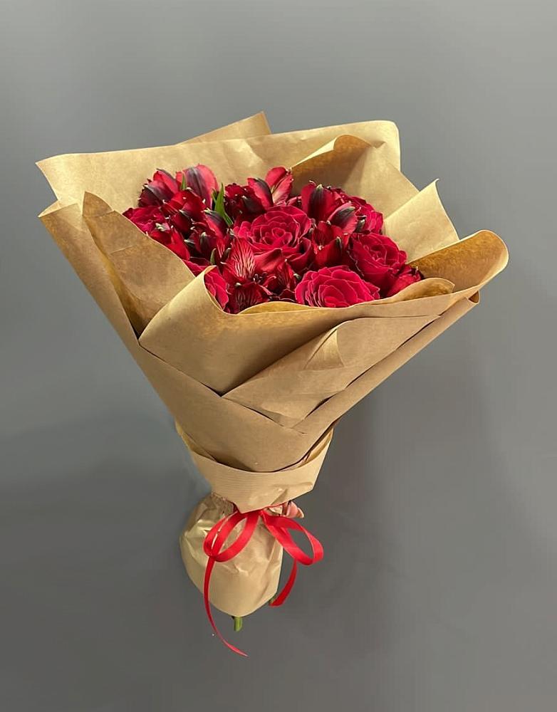 Букет цветов из: Альстромерии и Розы в Тёплом