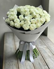 Букет 35 Белых роз в Тёплом