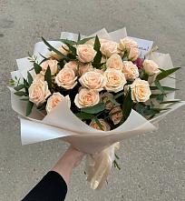 Букет Кремовые розы Латте в Тёплом