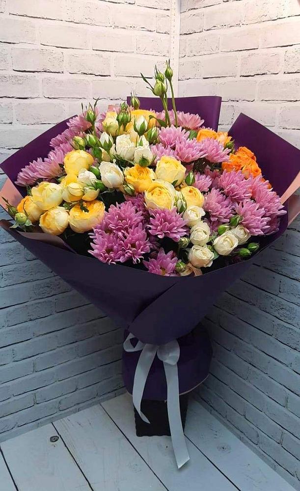 Букет цветов из: Хризантемы и Розы в Тёплом