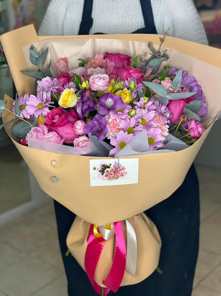 Букет цветов из: Хризантемы, Гвоздики и Альстромерии в Тёплом