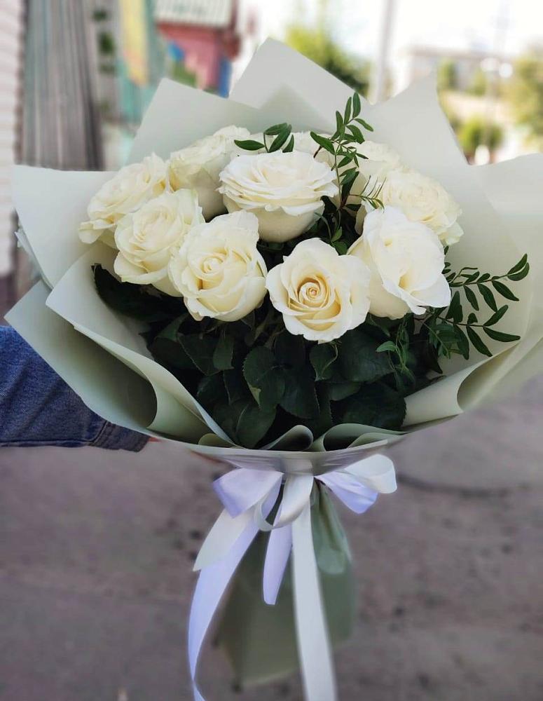 Букет Белые розы Проуд в Тёплом