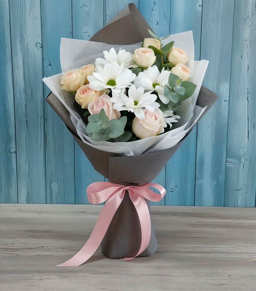 Букет цветов из: Хризантемы и Розы в Тёплом