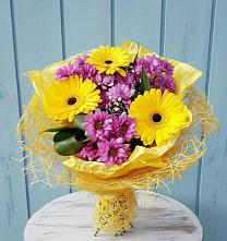 Букет цветов из:  Хризантемы и Герберы в Тёплом