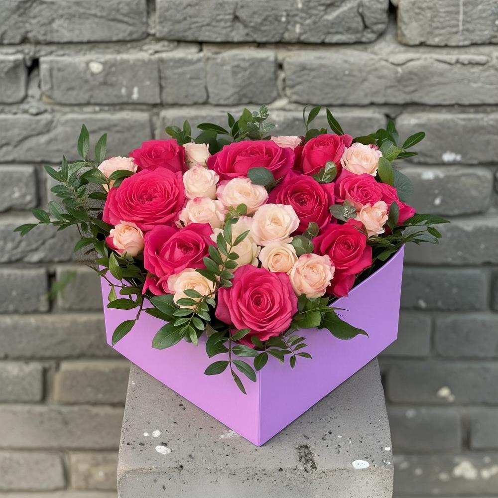 Цветочная композиция из Розы в коробке в Тёплом