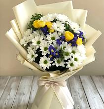 Букет цветов из:  Ирисы, Хризантемы и Розы #REPLACE_PRED# Тёплом