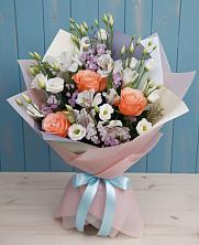 Букет цветов из:  Лизиантусы, Розы, Альстромерии и Гипсофила в Тёплом