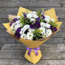 Букет цветов из:  Ирисы, Хризантемы и Ромашки в Тёплом