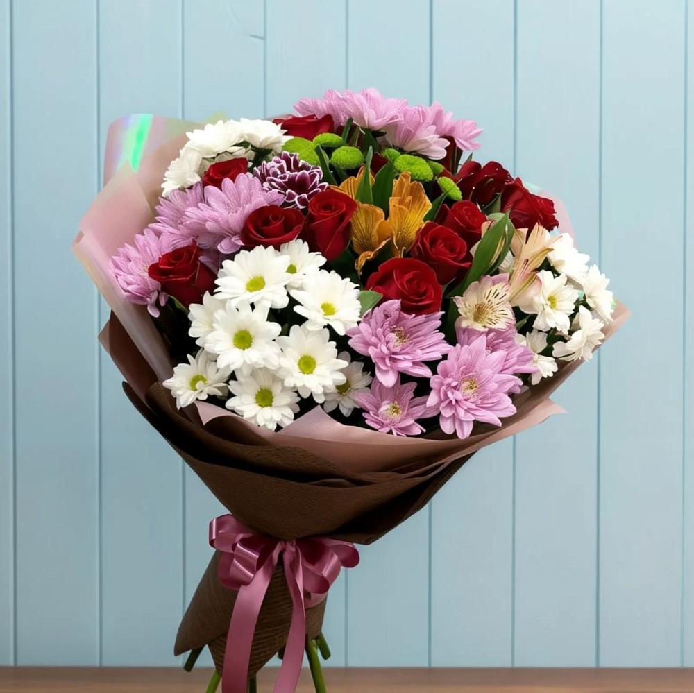Букет цветов из: Розы, Хризантемы и Альстромерии в Тёплом