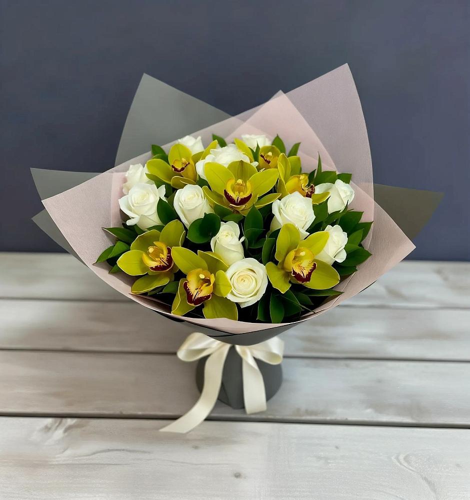 Букет цветов из: Орхидеи и Розы в Тёплом