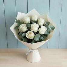 Букет Белые розы в Эвкалипте в Тёплом